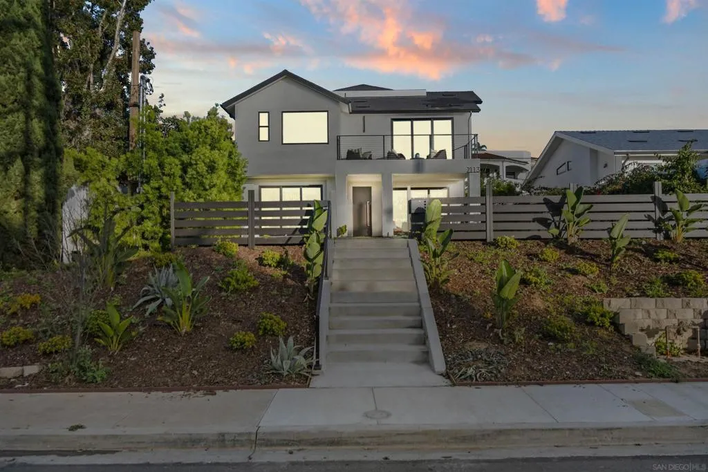 2113 2115 Frankfort St, San Diego, California 92110 home-pic-4