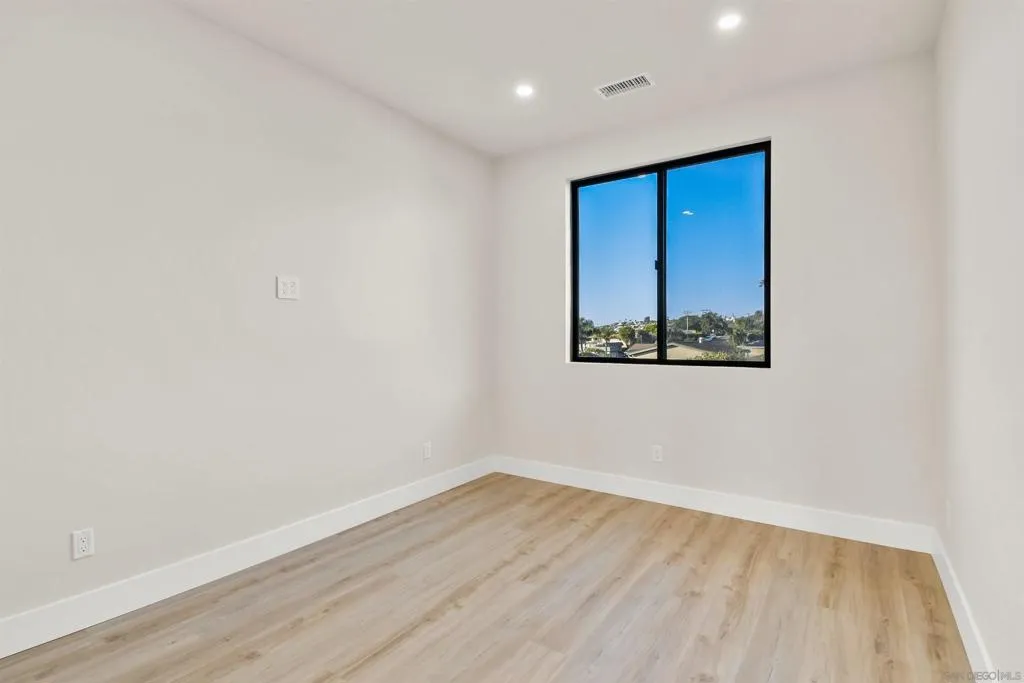 2113 2115 Frankfort St, San Diego, California 92110 home-pic-44