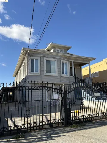 View of front facade featuring a gate, a fenced front yard, and a porch