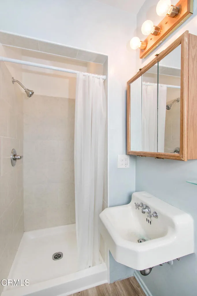 6425 Columbus Avenue, Los Angeles, California 91411 home-pic-18
