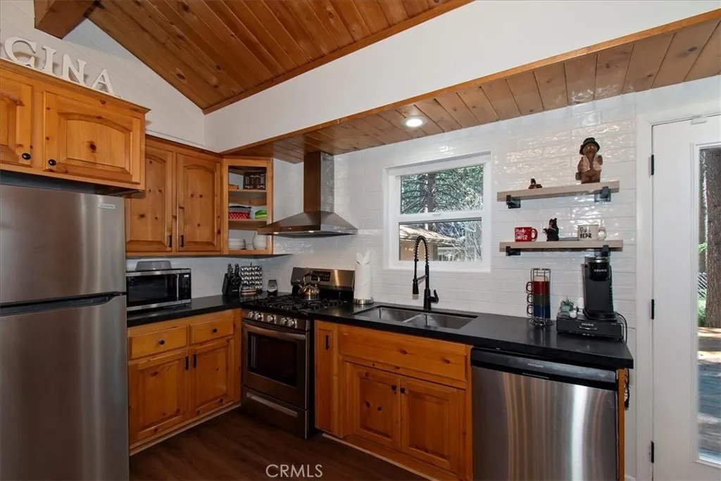 631 Crestwood, Big Bear Lake, California 92315 home-pic-16
