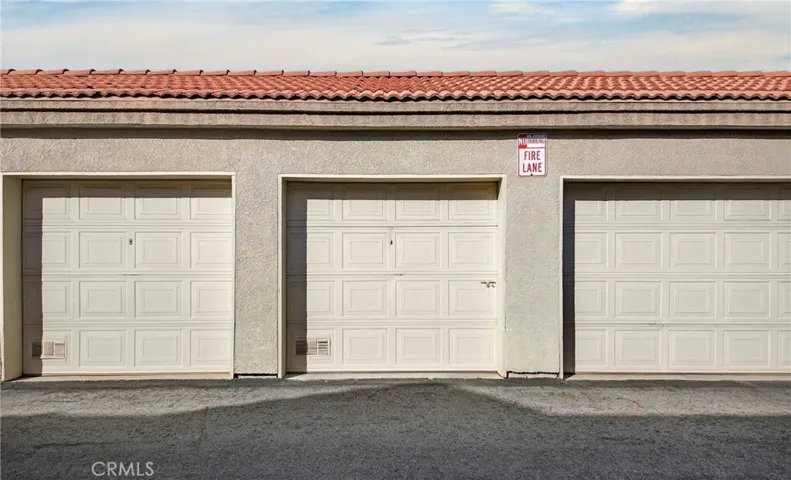 Second 1 car garage on right side included