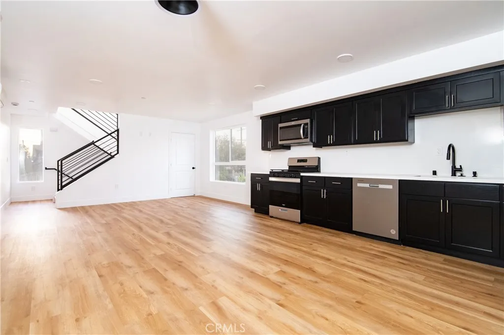 1184 N Normandie Avenue, Los Angeles, California 90029 home-pic-14