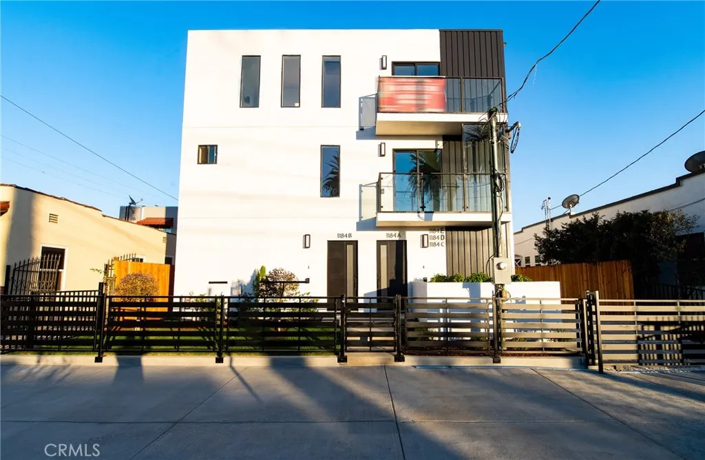 1184 N Normandie Avenue, Los Angeles, California 90029 home-pic-3