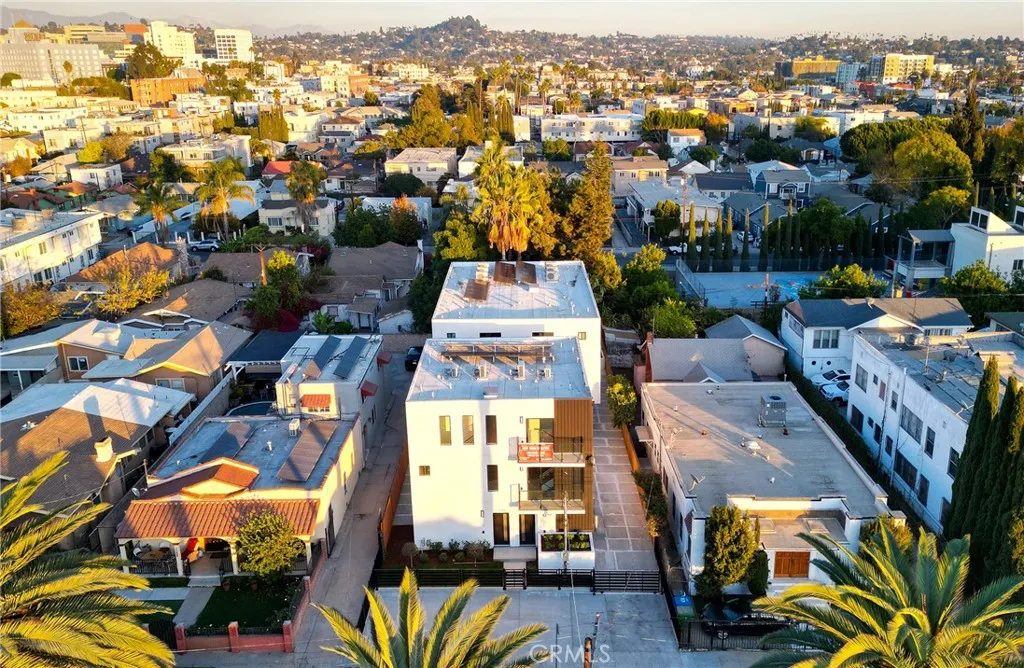 1184 N Normandie Avenue, Los Angeles, California 90029 home-pic-9