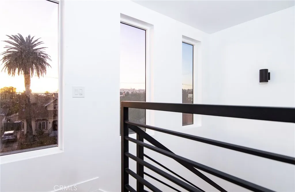 1184 N Normandie Avenue, Los Angeles, California 90029 home-pic-25