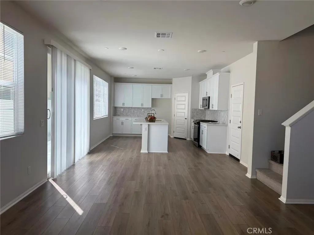 Living Rm and Kitchen Living Rm and Kitchen