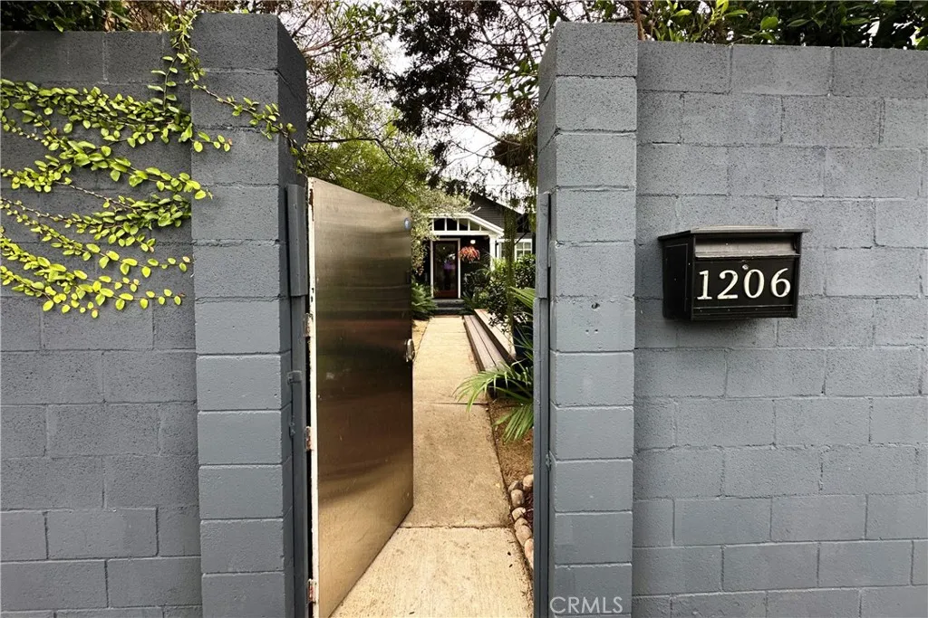1206 N La Brea Avenue, Inglewood, California 90302 home-pic-4
