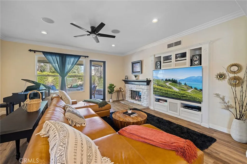 465 Periwinkle, Fullerton, California 92835 home-pic-10