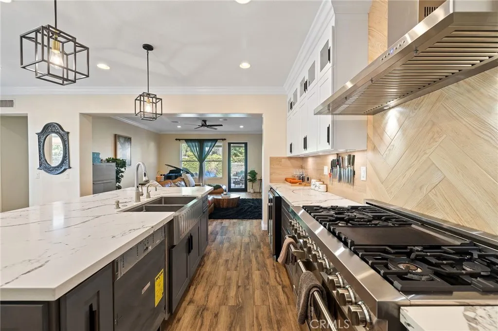465 Periwinkle, Fullerton, California 92835 home-pic-17