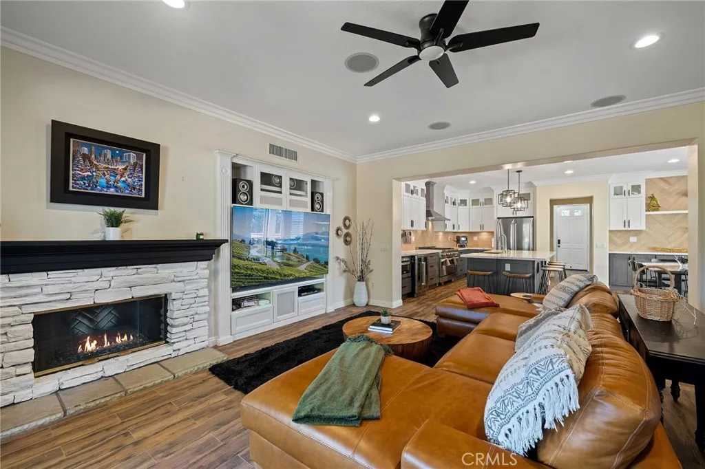 465 Periwinkle, Fullerton, California 92835 home-pic-11