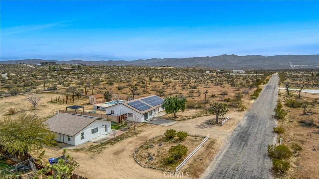 4537 Anita Avenue, Yucca Valley, California 92284 home-pic-4
