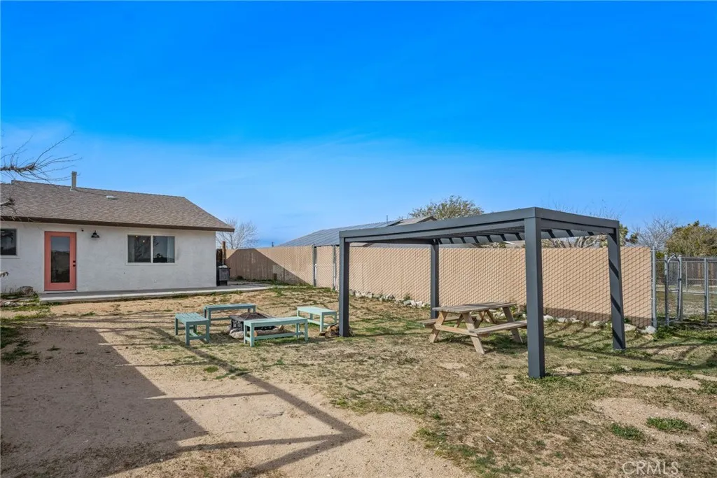 4537 Anita Avenue, Yucca Valley, California 92284 home-pic-25