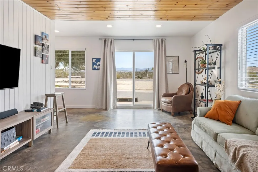 4537 Anita Avenue, Yucca Valley, California 92284 home-pic-16