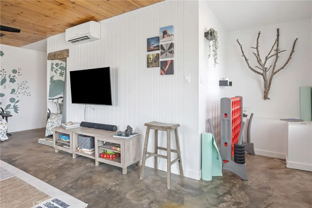 4537 Anita Avenue, Yucca Valley, California 92284 home-pic-14