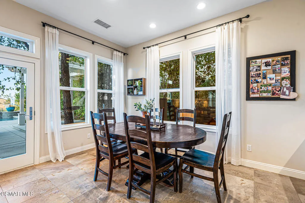 457 Vineyard Drive, Simi Valley, California 93065 home-pic-14