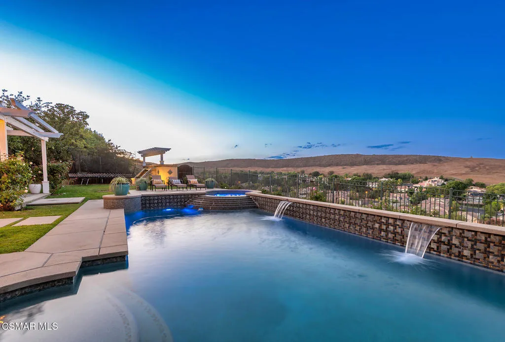 457 Vineyard Drive, Simi Valley, California 93065 home-pic-2