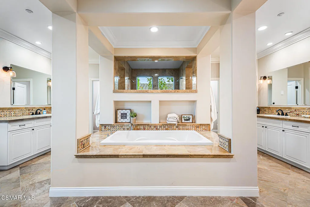457 Vineyard Drive, Simi Valley, California 93065 home-pic-24
