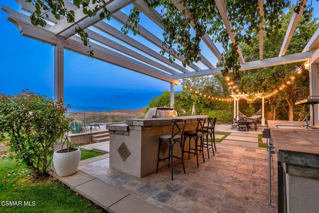457 Vineyard Drive, Simi Valley, California 93065 home-pic-35
