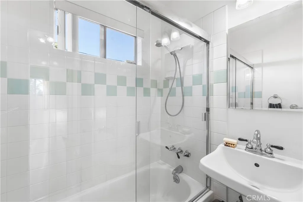 5431 Cartwright, North Hollywood, California 91601 home-pic-33