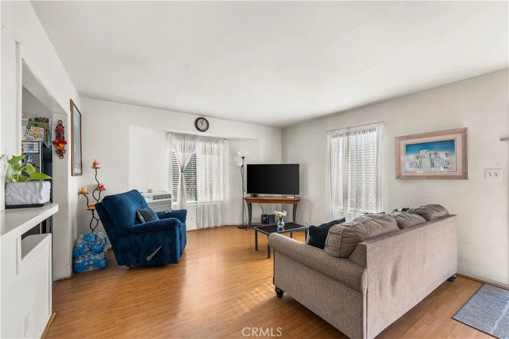 5431 Cartwright, North Hollywood, California 91601 home-pic-3