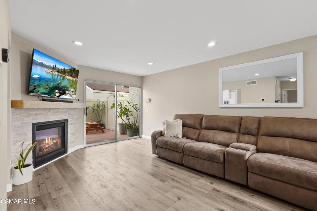 14913 Campus Park Drive B, Moorpark, California 93021 home-pic-2