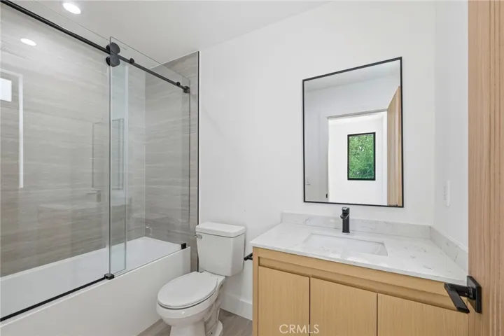 13602 Burbank Boulevard, Sherman Oaks, California 91401