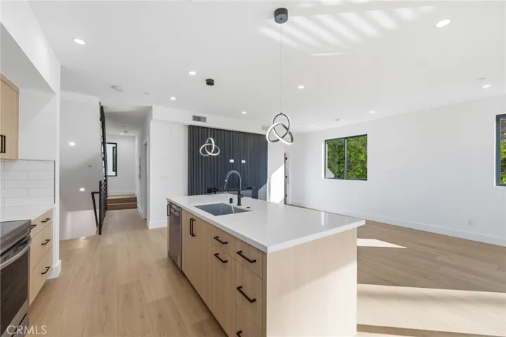 13602 Burbank Boulevard, Sherman Oaks, California 91401