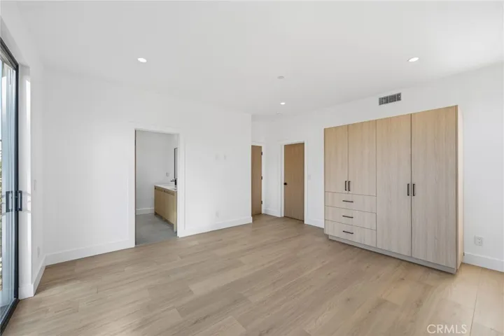 13602 Burbank Boulevard, Sherman Oaks, California 91401