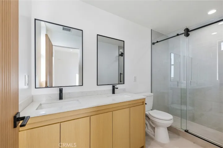 13602 Burbank Boulevard, Sherman Oaks, California 91401
