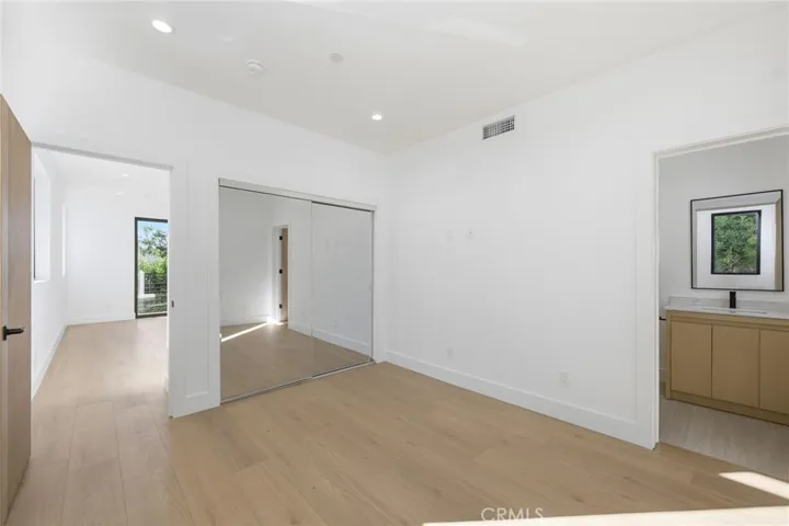 13602 Burbank Boulevard, Sherman Oaks, California 91401
