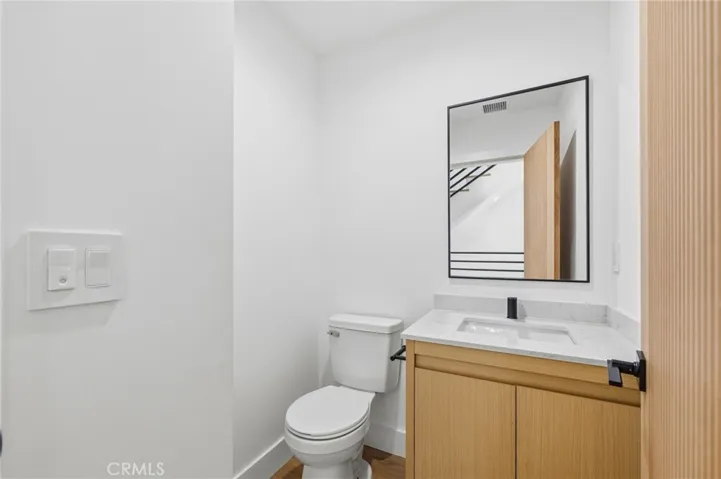 13602 Burbank Boulevard, Sherman Oaks, California 91401