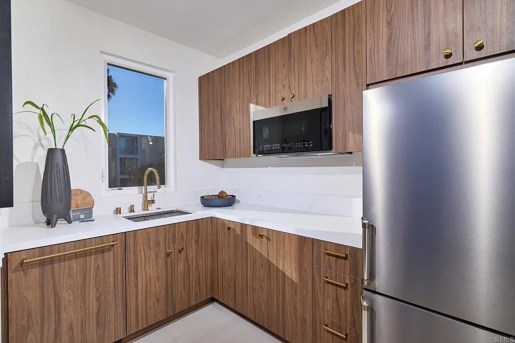 3905 Haines, San Diego, California 92109 home-pic-23