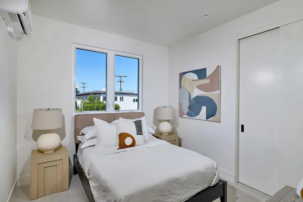 3905 Haines, San Diego, California 92109 home-pic-10