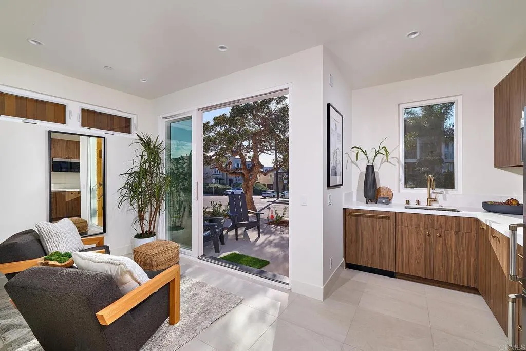 3905 Haines, San Diego, California 92109 home-pic-22