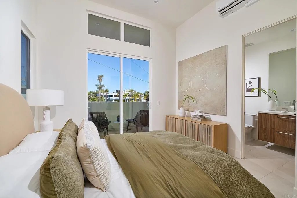 3905 Haines, San Diego, California 92109 home-pic-8
