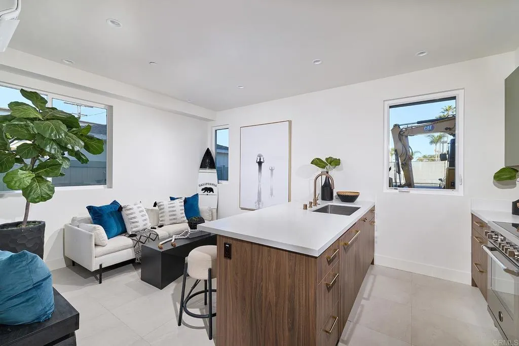 3905 Haines, San Diego, California 92109 home-pic-15