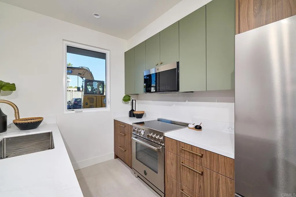 3905 Haines, San Diego, California 92109 home-pic-16