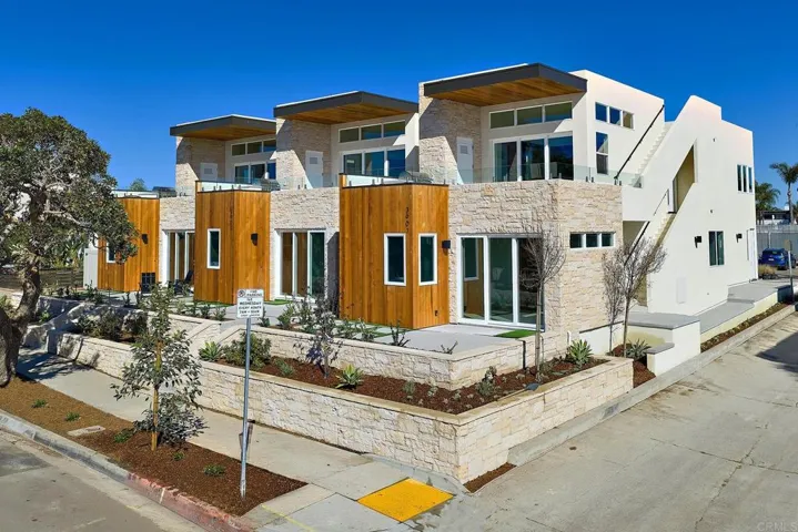 3901-3905 Haines St. Coastal Collection