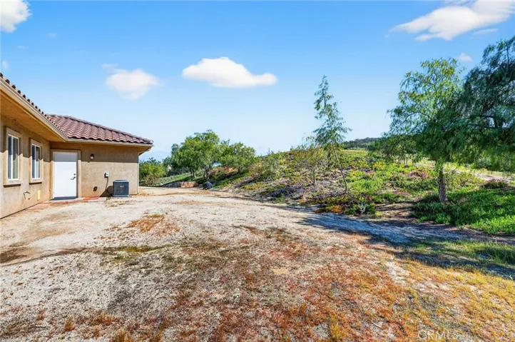 Side Yard – Spacious side yard offers additional parking space for an RV.