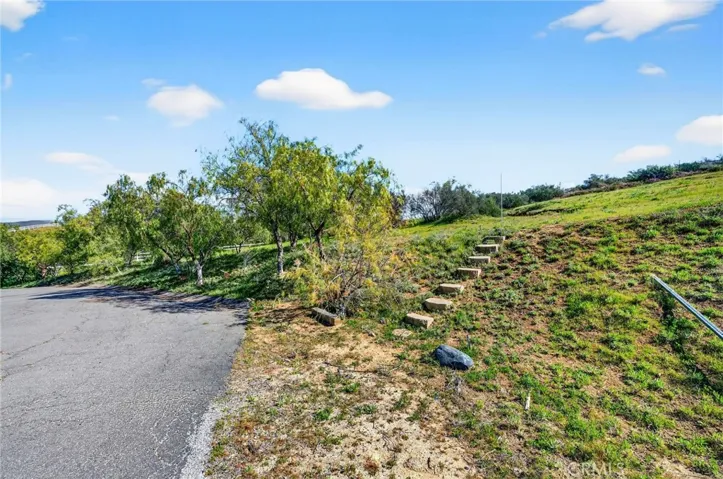 Hillside Grounds – Gently sloped terrain takes you to the a pad.