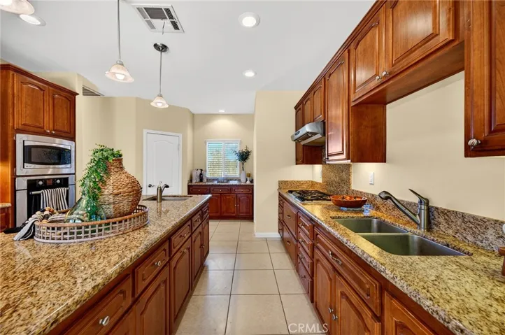 39475 Bruce Ln.granite backsplash, and ample counter space