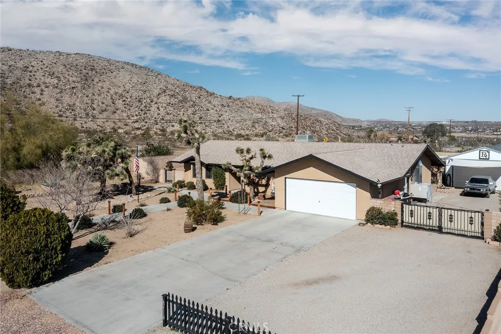 62110 Crestview Drive, Joshua Tree, California 92252 home-pic-1