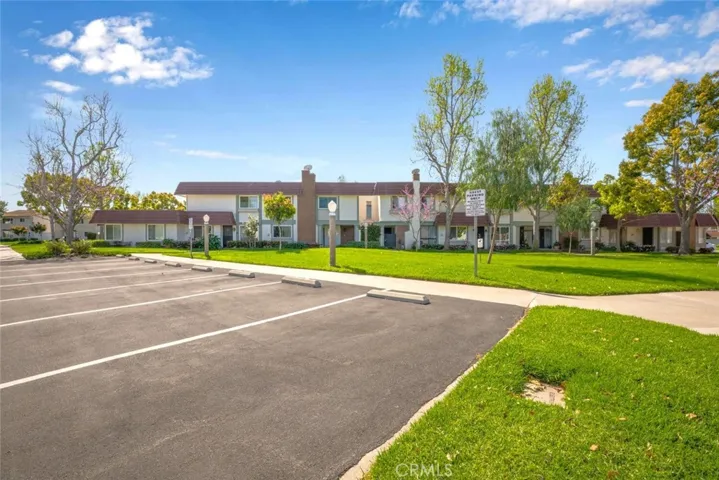 Convenient Guest Parking!!