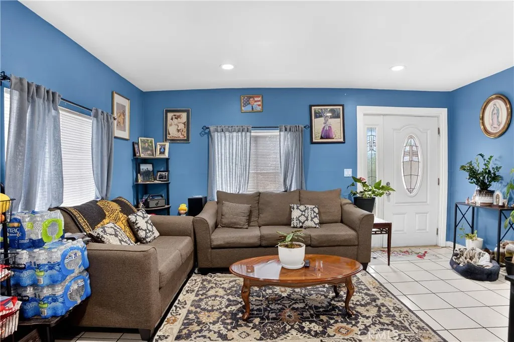 13513 Sayre, Sylmar, California 91342 home-pic-9
