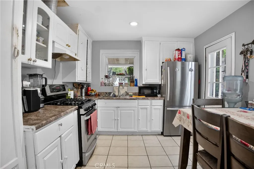 13513 Sayre, Sylmar, California 91342 home-pic-10