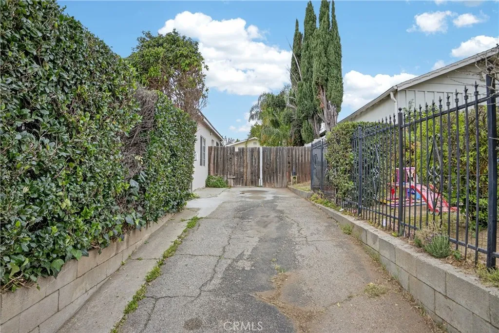 13513 Sayre, Sylmar, California 91342 home-pic-28