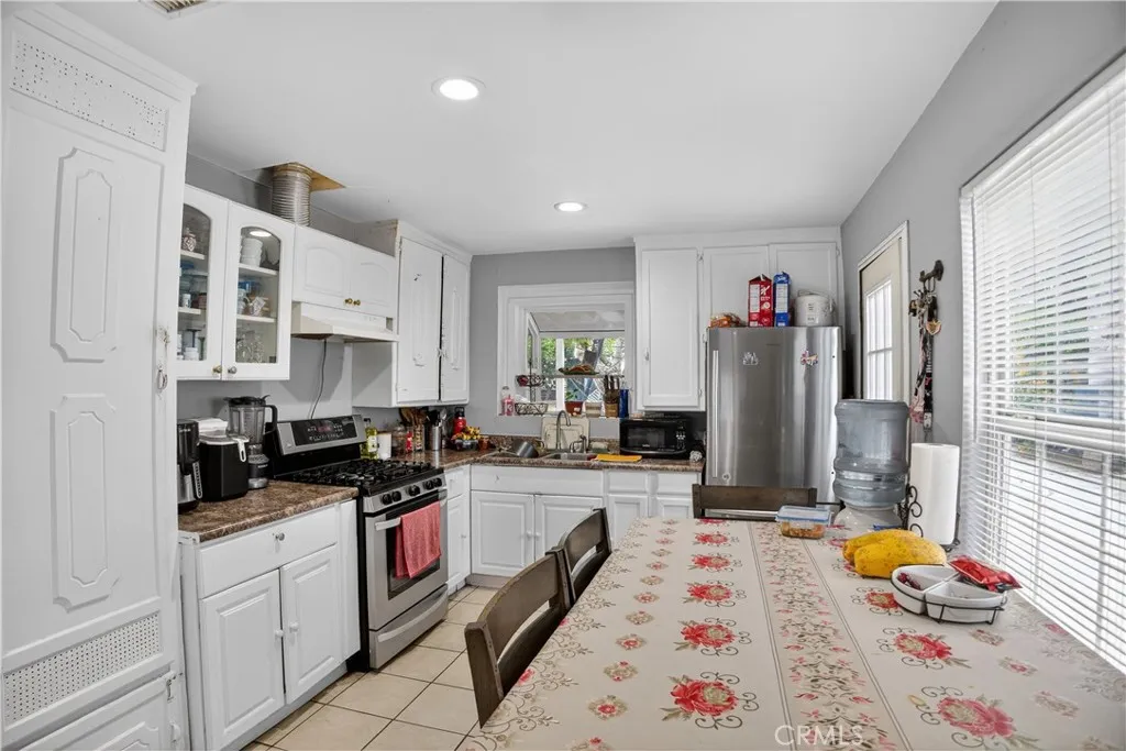 13513 Sayre, Sylmar, California 91342 home-pic-11