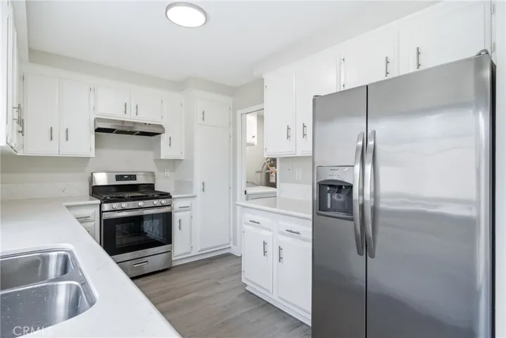 Upgraded stove and oven ready for everyday cooking.