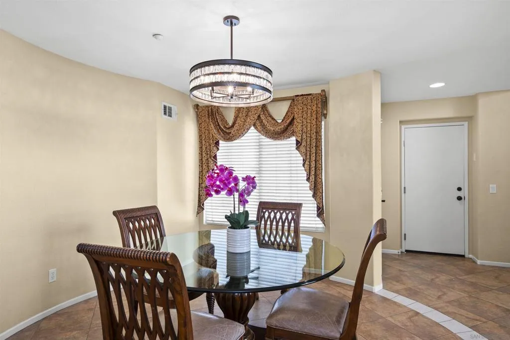 10145 Challenger Ct, Spring Valley, California 91978 home-pic-14